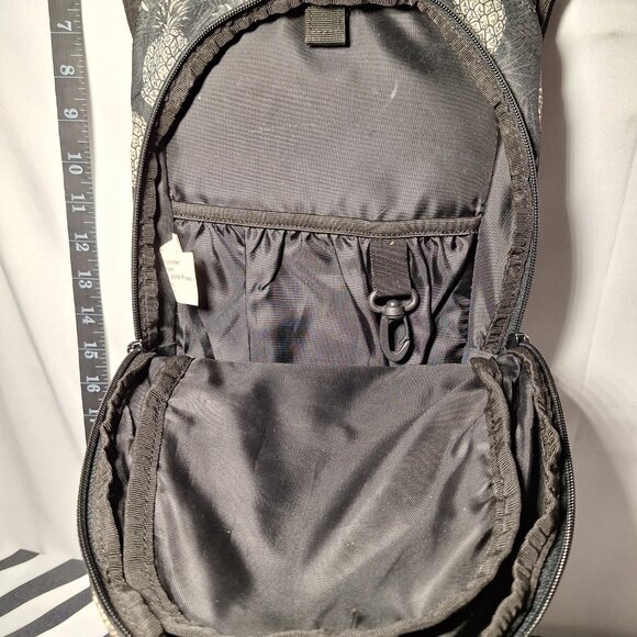 Vibedration Hydration Backpack w/o bladder with Hat & Bag - blk wht pineapple main image 6